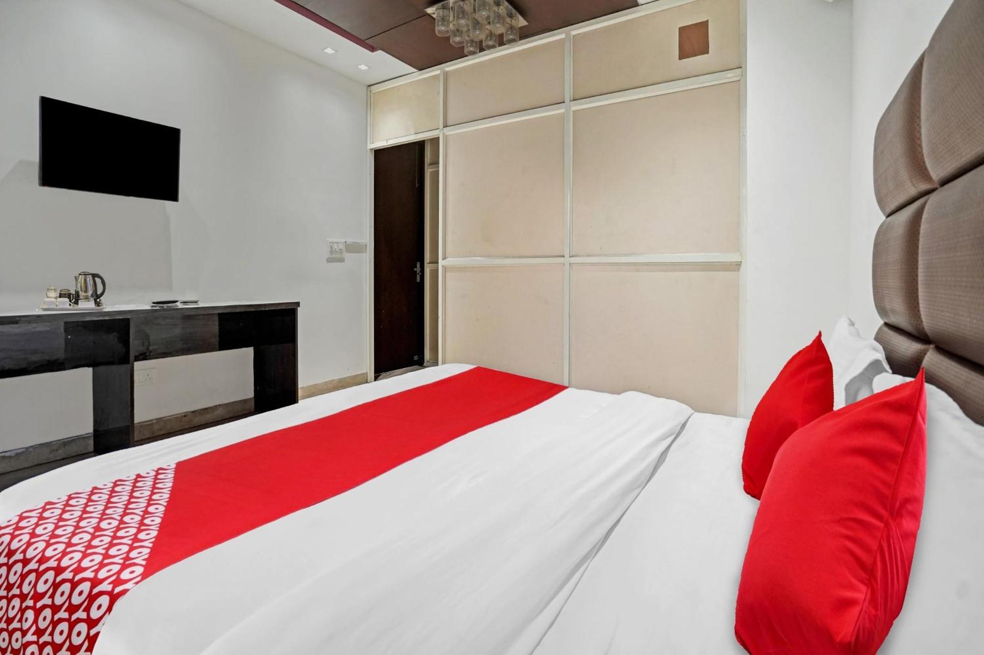 Hotel O South Galaxy New Delhi Exterior photo
