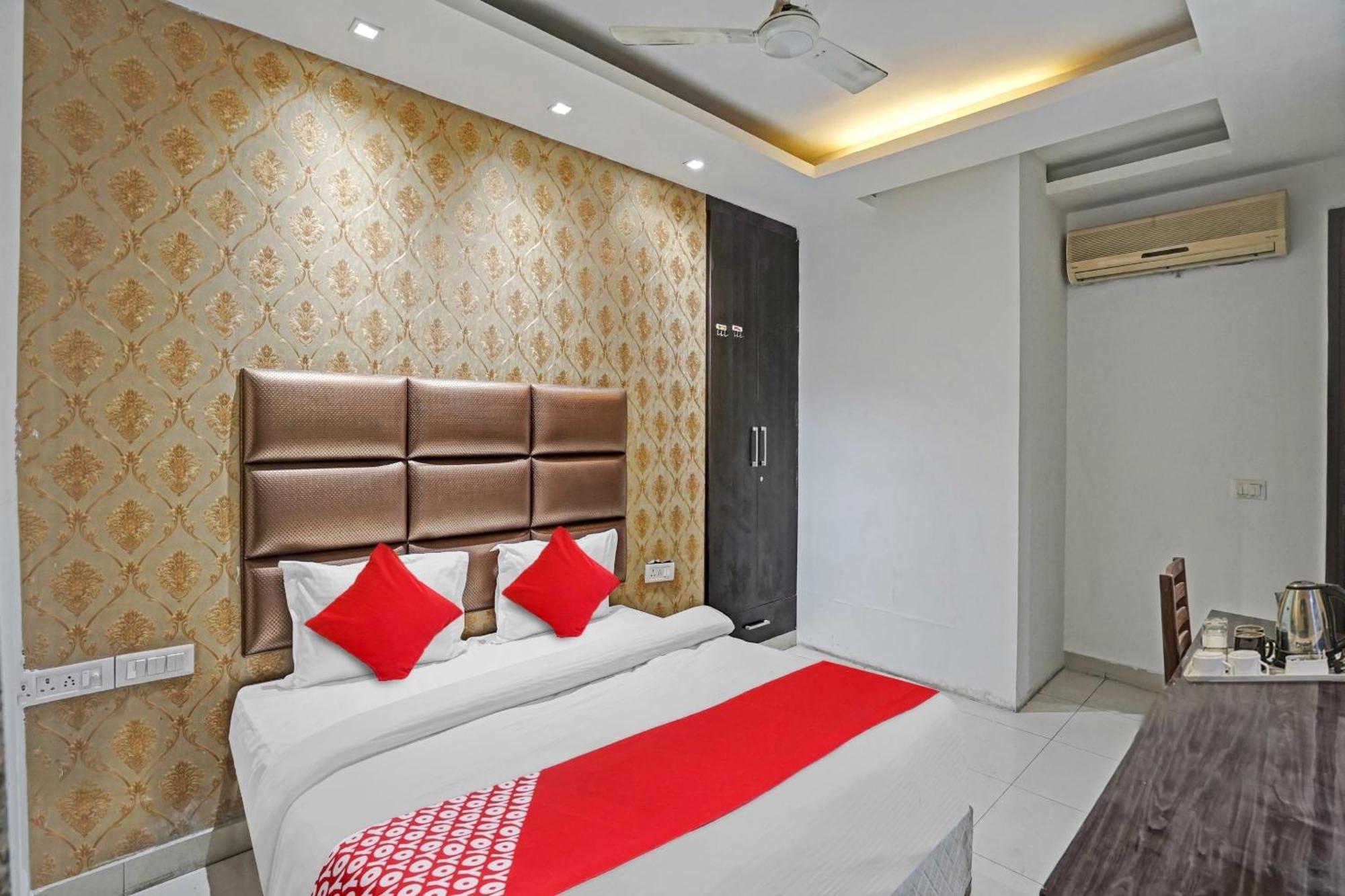 Hotel O South Galaxy New Delhi Exterior photo