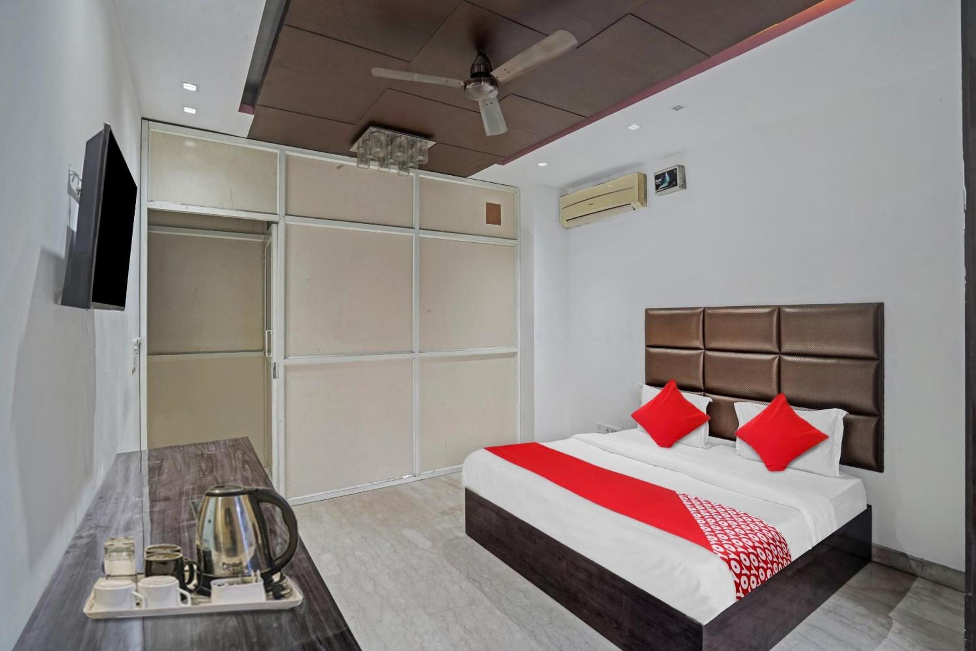 Hotel O South Galaxy New Delhi Exterior photo