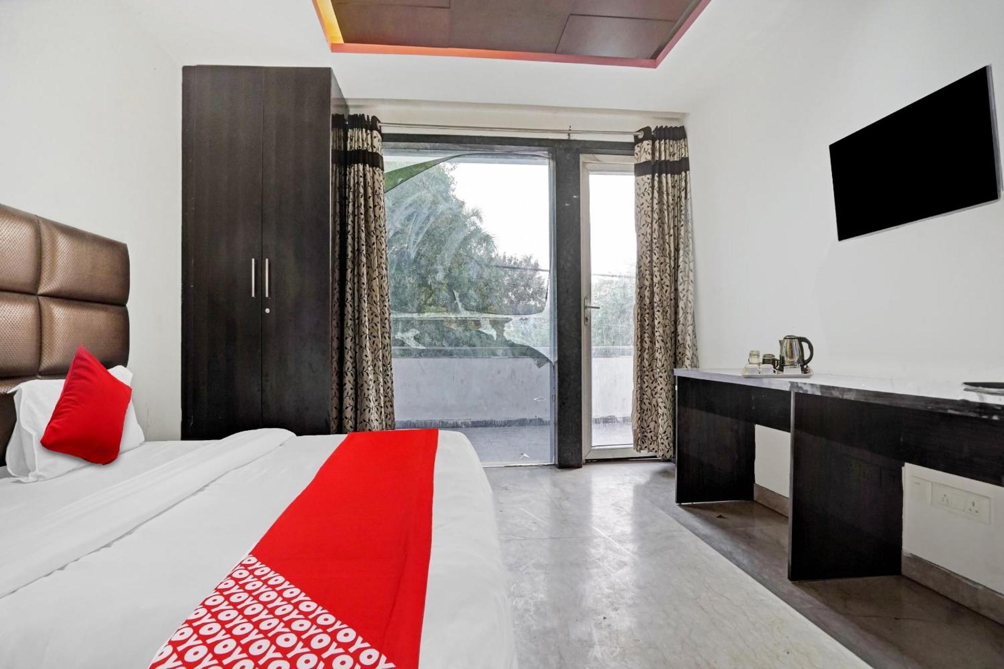 Hotel O South Galaxy New Delhi Exterior photo